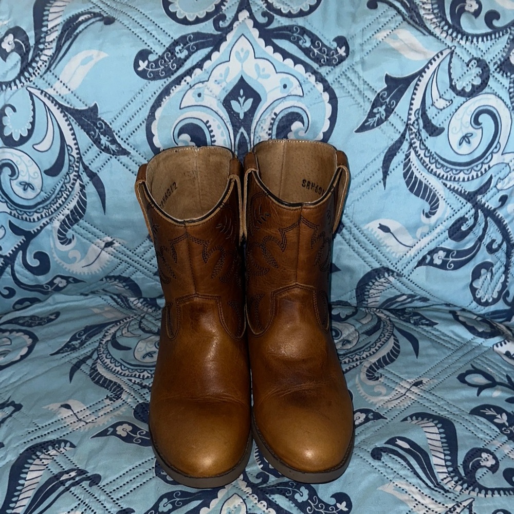 These boots were made for walking!!!  Tan Leather Ankle Boots - Picture 11 of 12